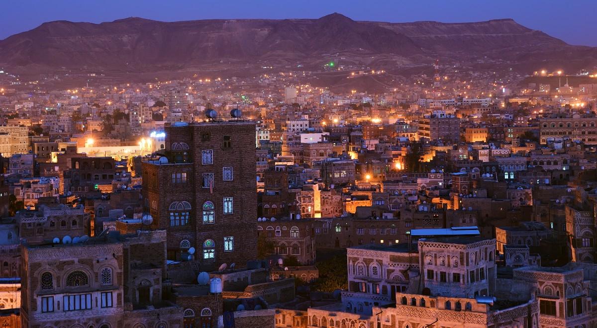 Lotnictwo koalicji walczącej z rebeliantami Huti zaatakowało stolicę Jemenu
