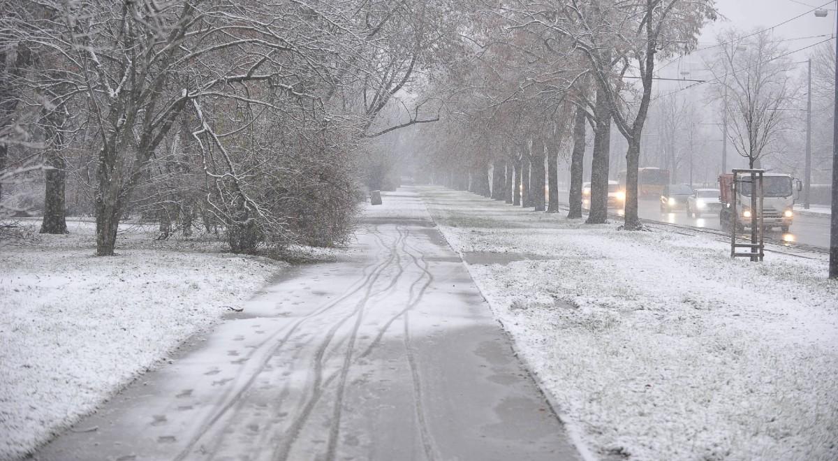 Zima zaatakuje na południu Polski. Intensywne opady śniegu i oblodzenia
