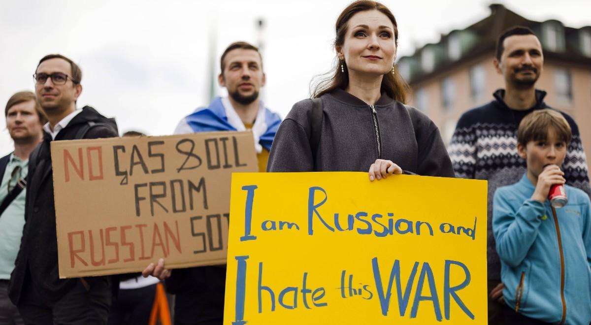 Rosjanie w Polsce za "wolnością od putinizmu". Protest przeszedł ulicami Warszawy