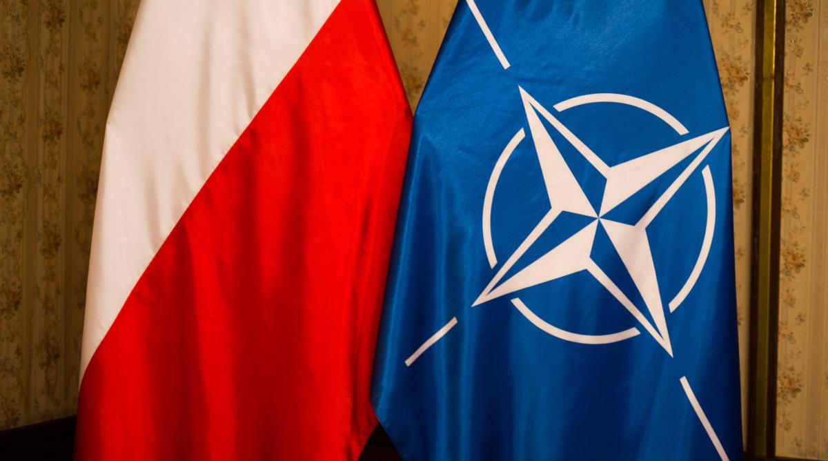 "Politico": szczepienia przez Polskę zapewnią bezpieczeństwo kwatery głównej NATO