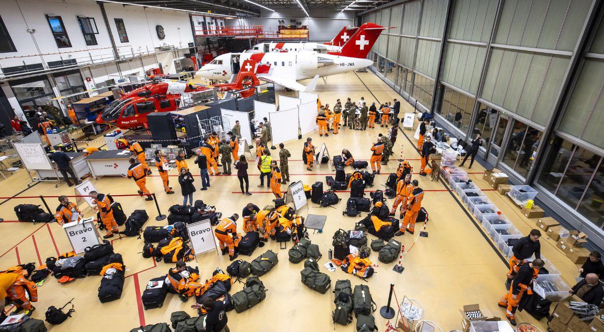 Setki ratowników, specjalistów i sprzęt. Świat jednoczy się z Turcją i Syrią