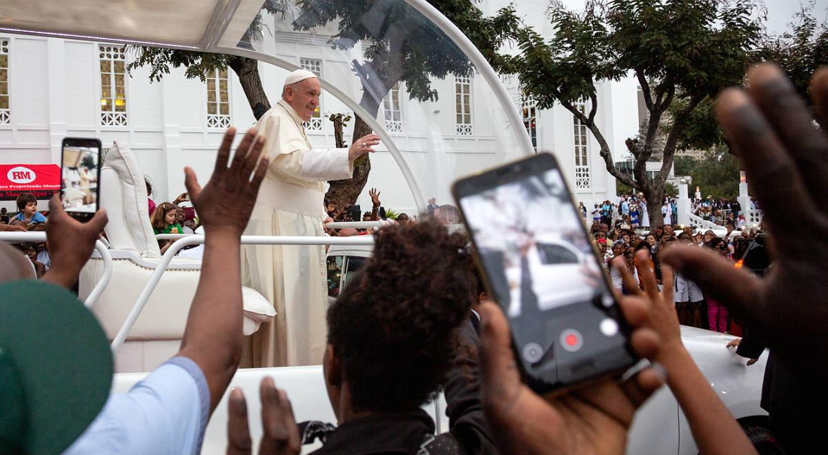 Media w Mozambiku: papież przywiózł nadzieję na pokój. W piątek główne spotkanie z mieszkańcami