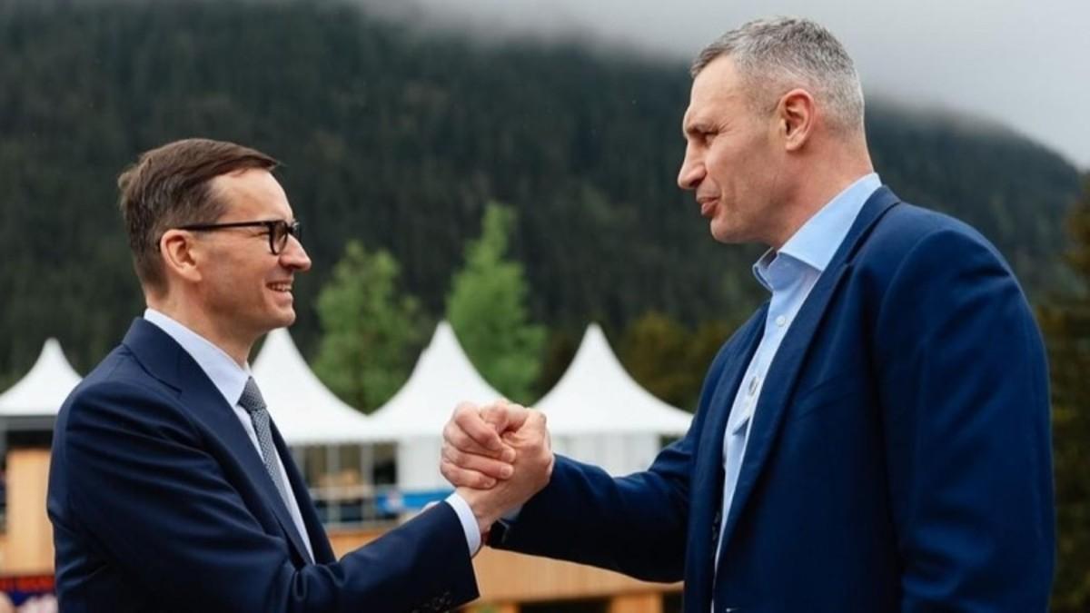 "Wspaniały lider, wielki człowiek". Premier Morawiecki spotkał się w Davos z Witalijem Kliczką