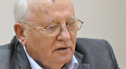 Michaił Gorbaczow: NATO przygotowuje się do zmiany zimnej wojny w "gorącą"