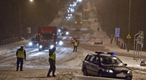 Śnieg sparaliżował drogi: dziesiątki kolizji