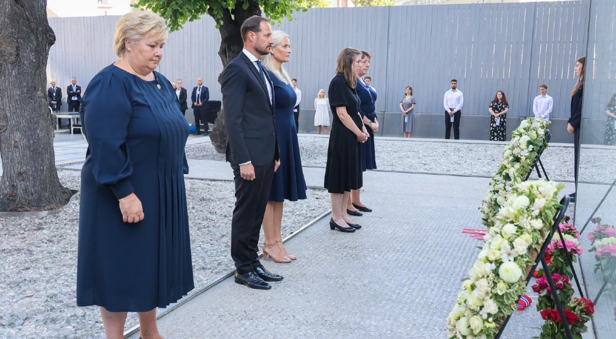 10. rocznica zamachów w Oslo i na wyspie Utoya. Premier Norwegii: trzeba umocnić się przeciw mowie nienawiści