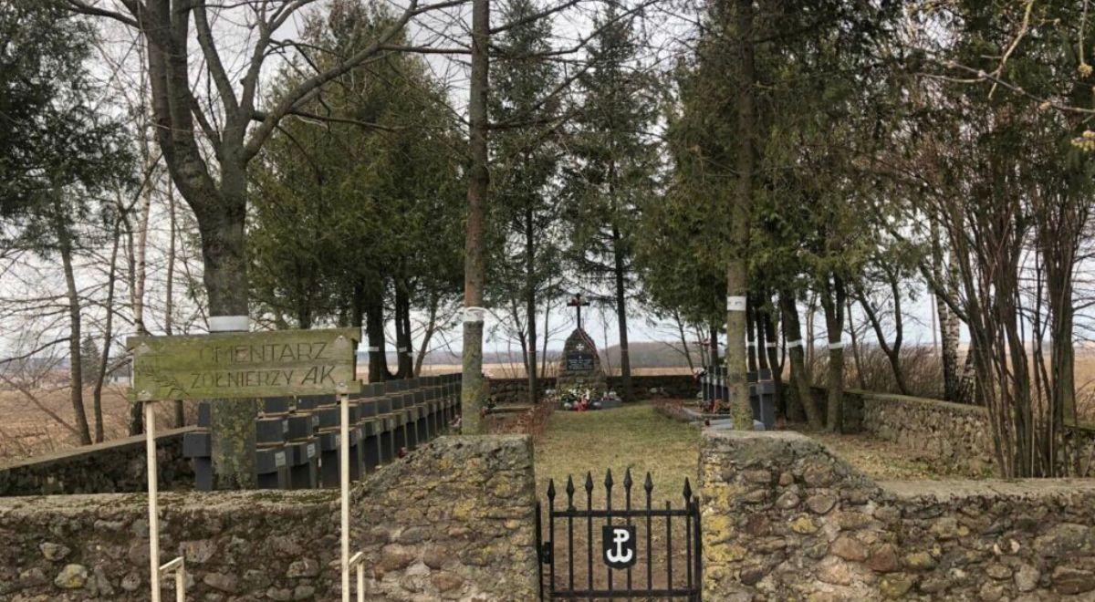 Zdewastowany cmentarz AK na Białorusi. Dr Leśkiewicz: reżim Łukaszenki złamał wszystkie reguły umowy z 1995 roku