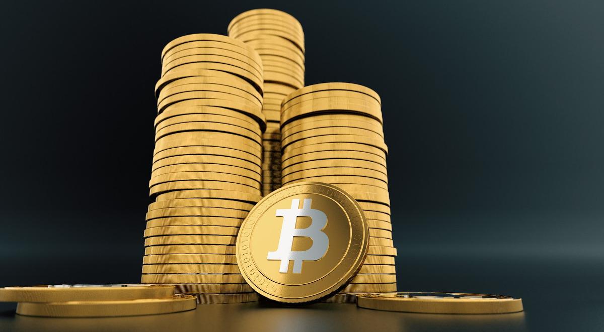 Bitcoin bije kolejne rekordy. Kosztuje już ponad 56,6 tys. dolarów, a cały rynek wart jest bilion dolarów