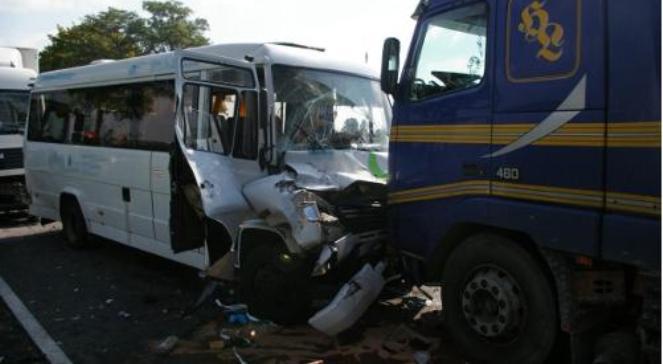 Długie Stare: zderzenie czterech ciężarówek i autobusu