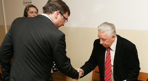 Andrzej Lepper odpowiada przed sądem za składanie fałszywch zeznań