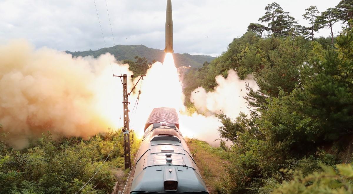 Media: Korea Północna testowała rakiety instalowane na platformach kolejowych