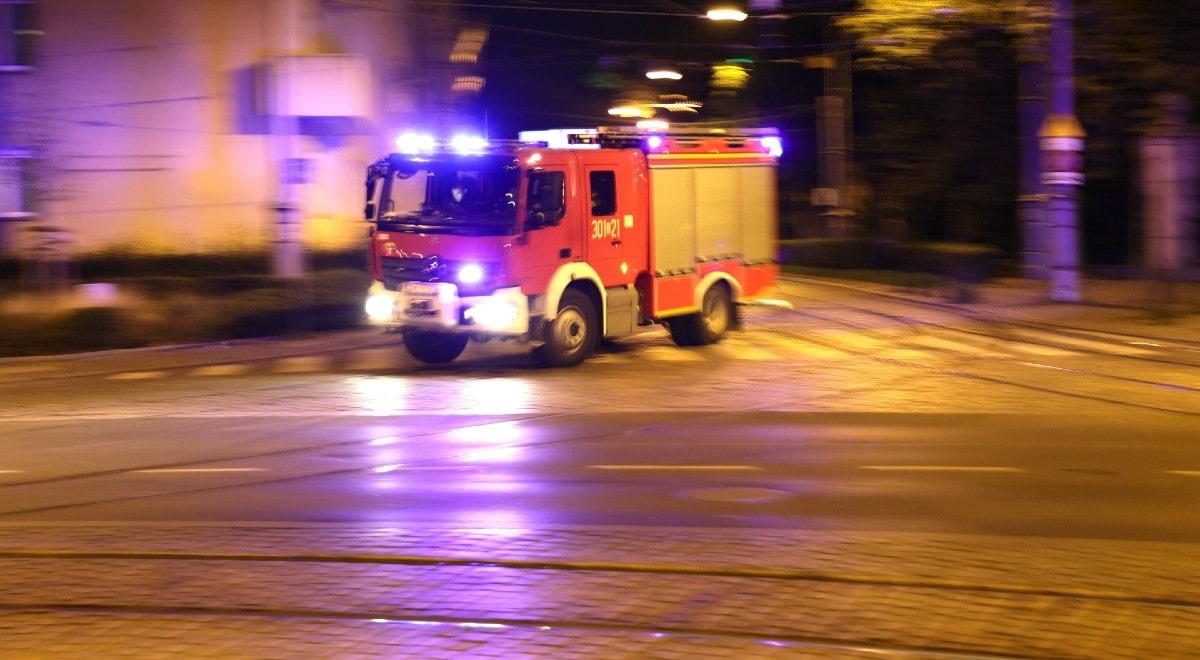 Pożar domu w Żaganiu. Nie żyje jedna osoba, druga trafiła do szpitala