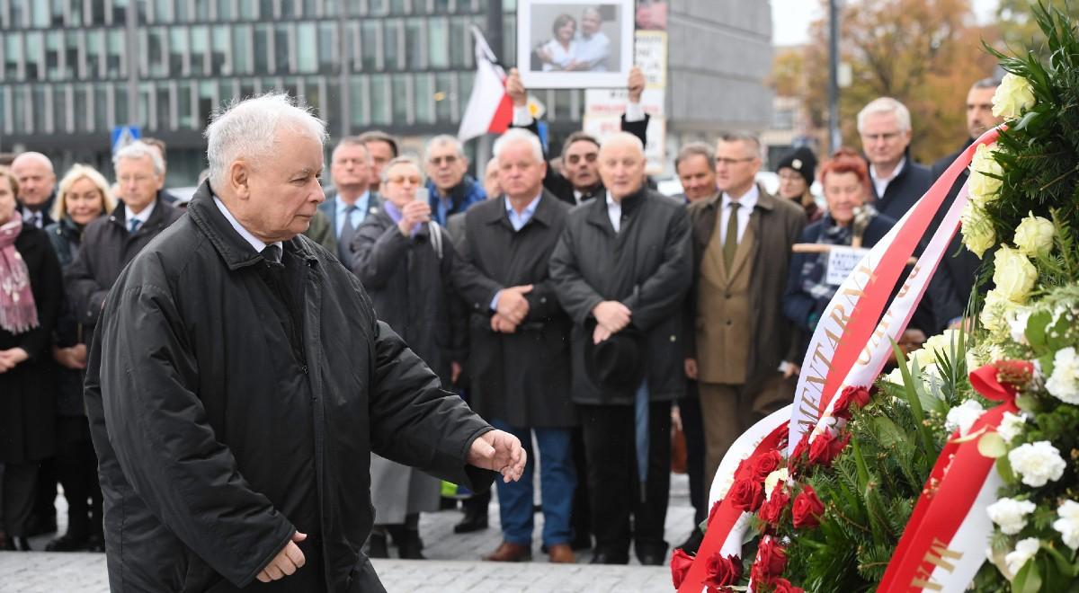 Miesięcznica katastrofy smoleńskiej. Politycy PiS upamiętnili ofiary tragedii