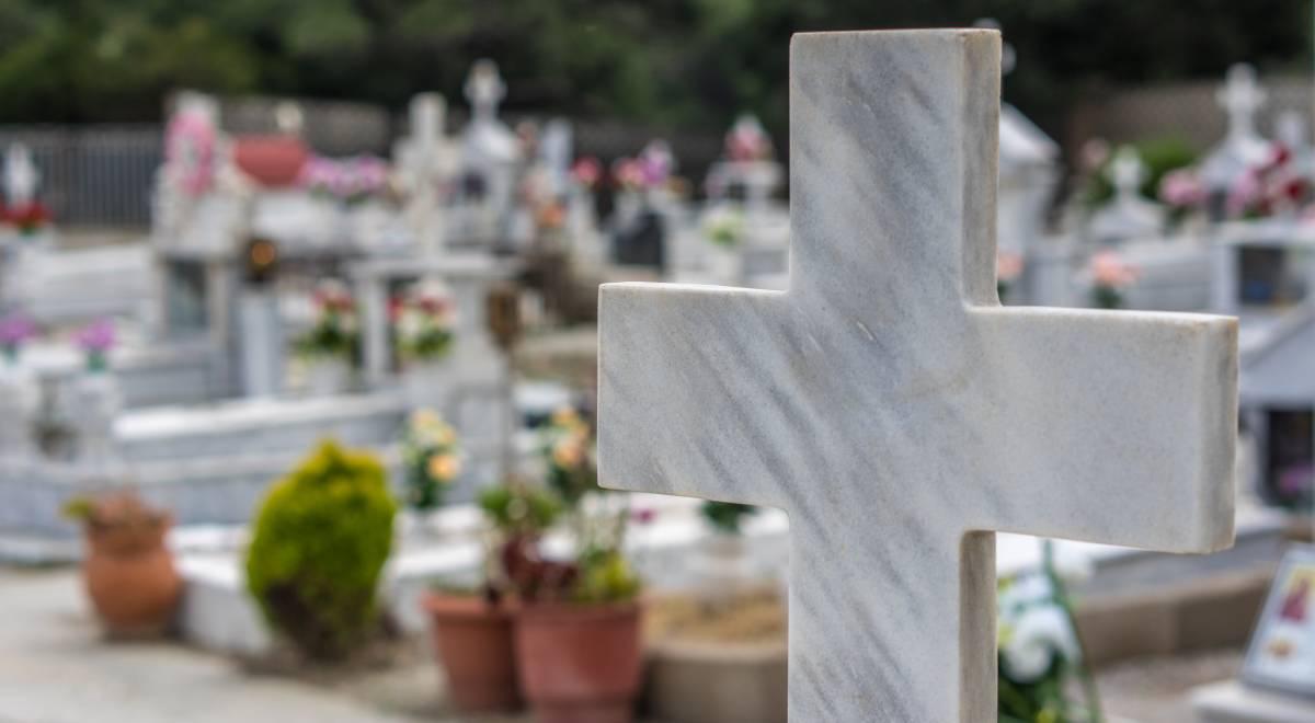 Śląskie: zdewastowano cmentarz w Lubomi. Krzyże leżały na ulicy
