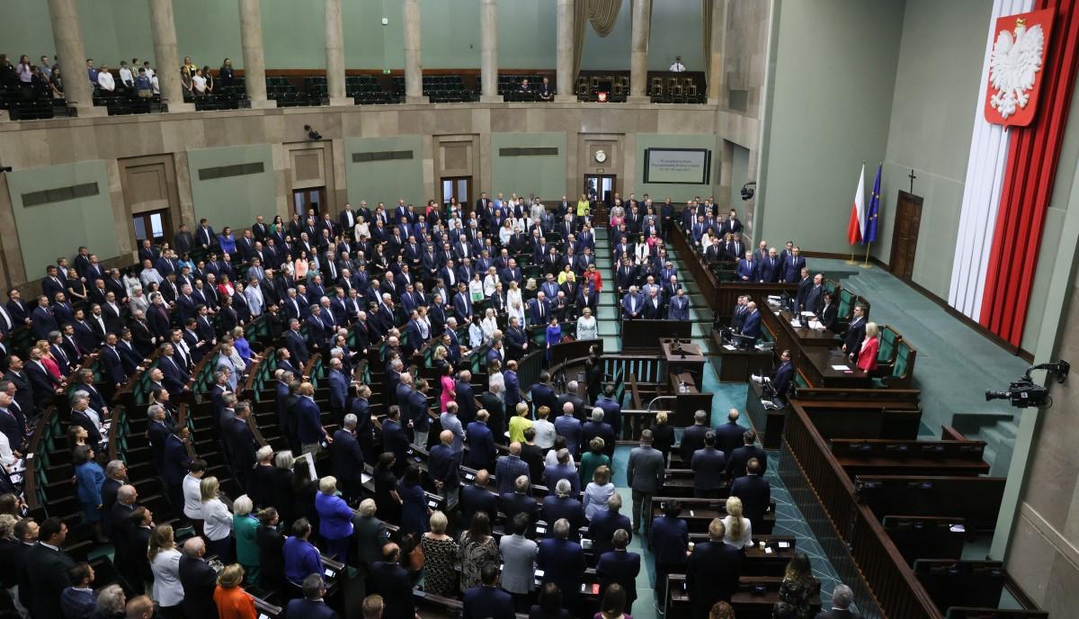 Sejm wznowił obrady. Zajmie się przepisami ws. TK i projektem dot. 14. emerytury