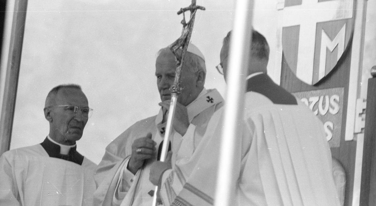 Ataki na Jana Pawła II. Siostra Michaela Rak: próbuje się zdeptać autorytet wolności, pokoju i miłości