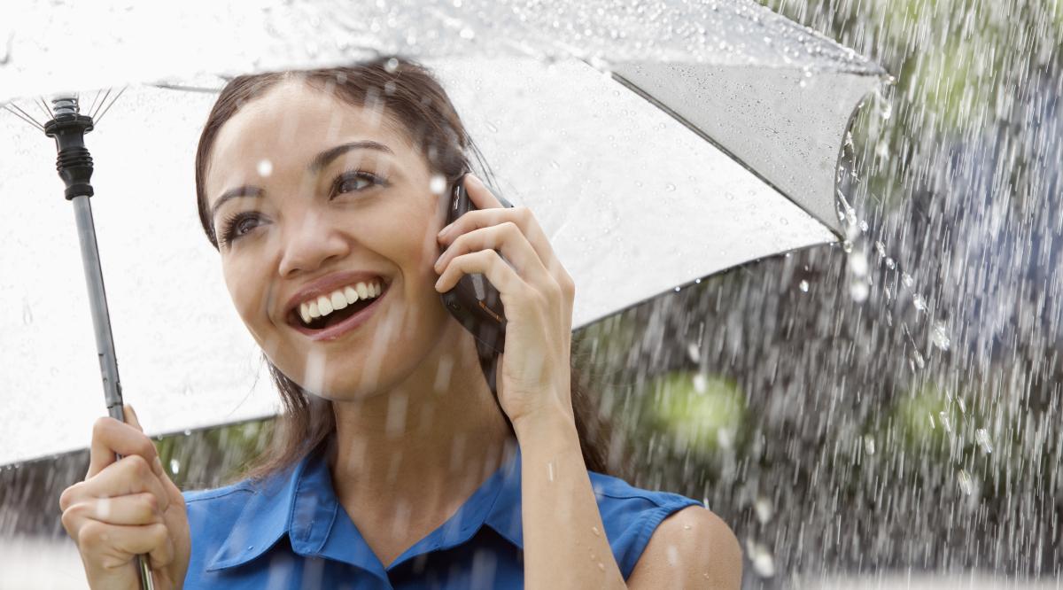 Czy podczas deszczu zasięg telefonii komórkowej jest lepszy czy gorszy?