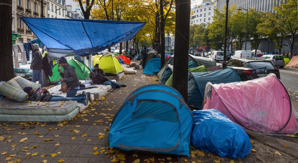 Paryż ma problem z bezdomnymi przed igrzyskami. Organizacje charytatywne apelują o nieusuwanie ich z ulic