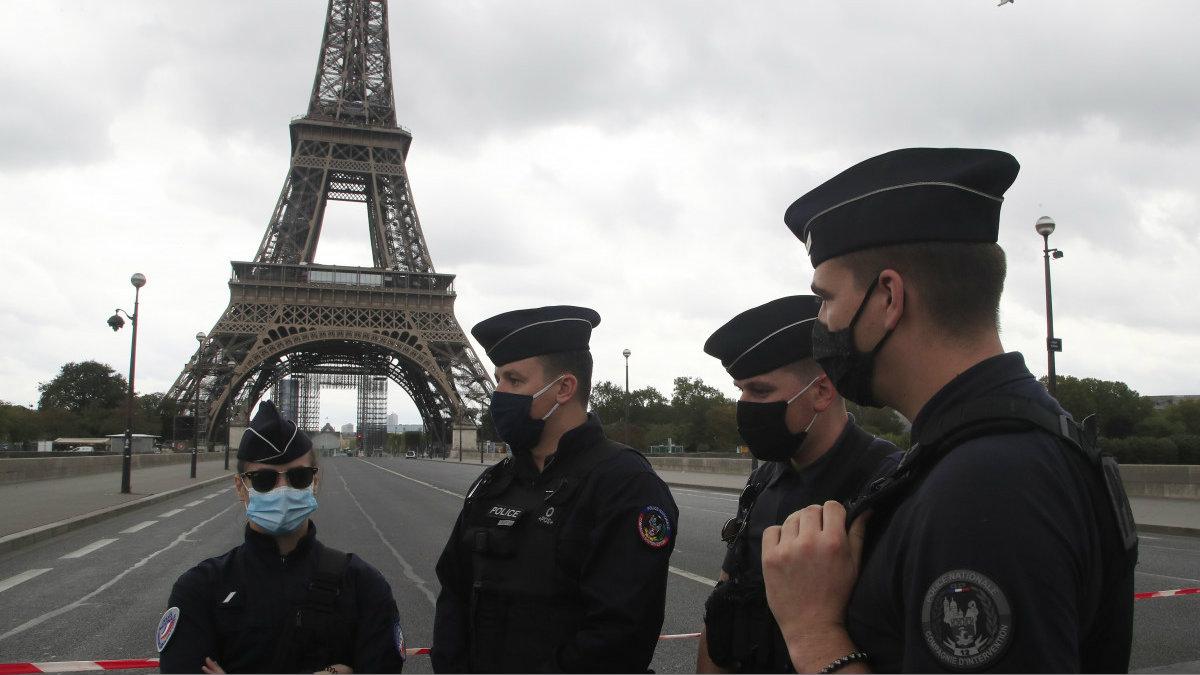 Alarm w Paryżu. Informacja o bombie pod wieżą Eiffla