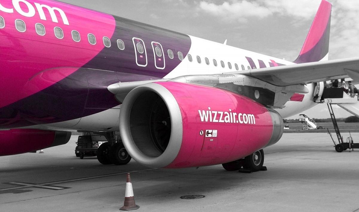 Piorun trafił w samolot Wizz Air. Maszyna zawróciła do Warszawy. Linie lotnicze: pasażerowie otrzymają zwrot kosztów