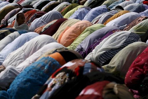 Kobiety modlą się w meczecie w Shashamane, w święto Eid Al-Fiter, kończące islamski miesiąc postu Ramadan, 30 sierpnia 2008 roku. 
