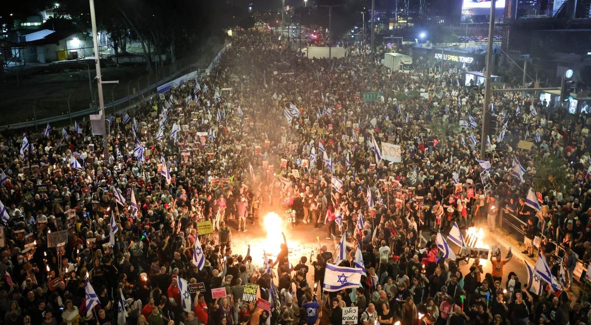 Antyrządowe demonstracje w Izraelu. Drogi są zablokowane, policja użyła armatek wodnych
