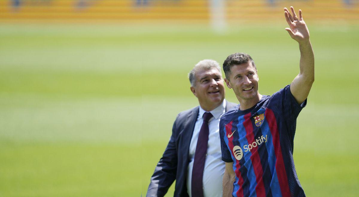 "Kibice cały czas skandowali jego nazwisko". Kowalczyk o oficjalnym powitaniu Lewandowskiego na Camp Nou