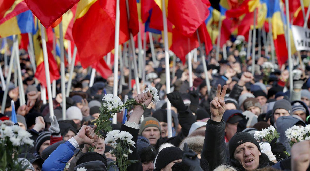 Antyrządowa demonstracja w stolicy Mołdawii. Manifestanci chcą przedterminowych wyborów