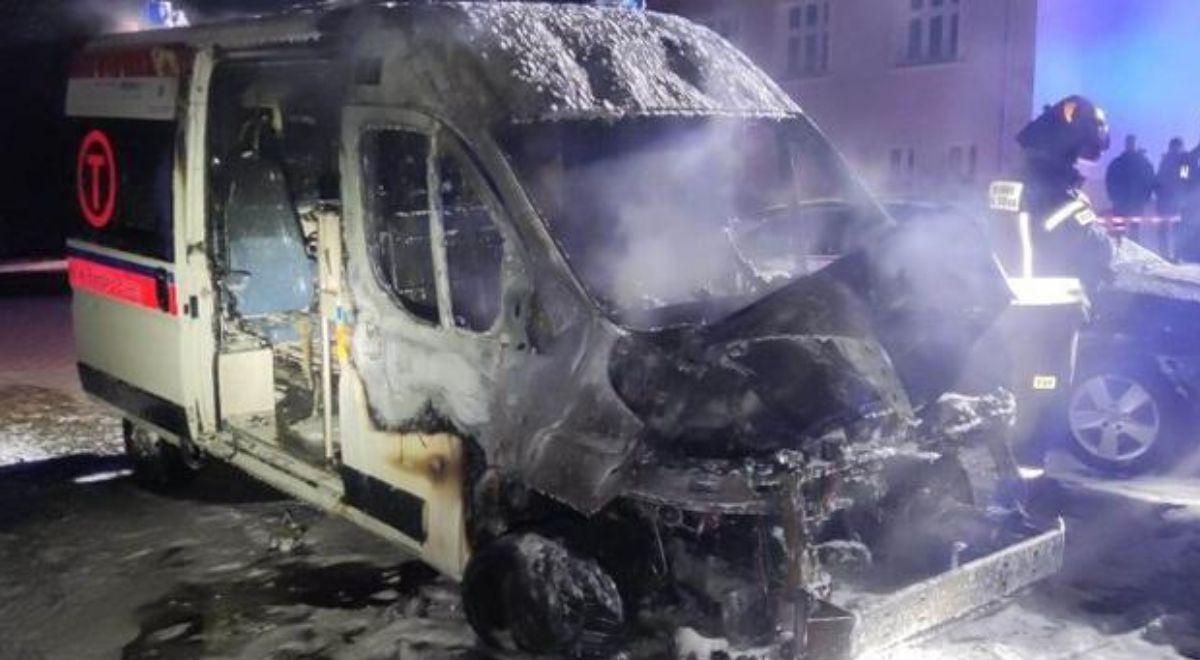 Podpalono karetki, które miały jechać na Ukrainę. Policja zatrzymała 34-letniego mężczyznę