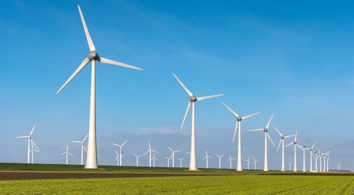 Jaka minimalna odległość turbin wiatrowych od zabudowań mieszkalnych? Senat przyjął poprawkę