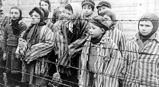 "Przeżywały tylko dzieci aryjskie". Autorka książki o polskiej położnej osadzonej w Auschwitz-Birkenau