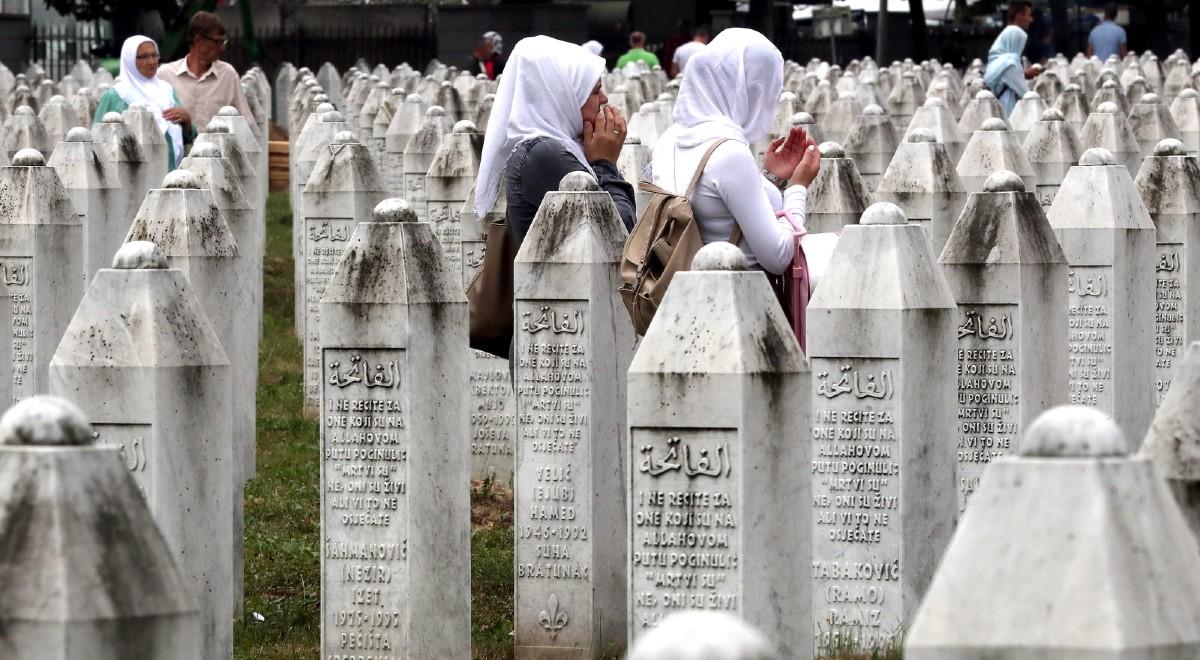 Tysiące ludzi na uroczystościach w 26. rocznicę masakry w Srebrenicy