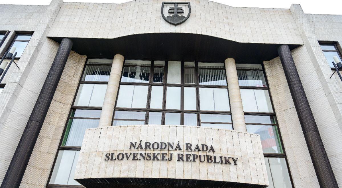Rząd Słowacji łagodzi kary za korupcję. Opozycja mówi o "największej amnestii"