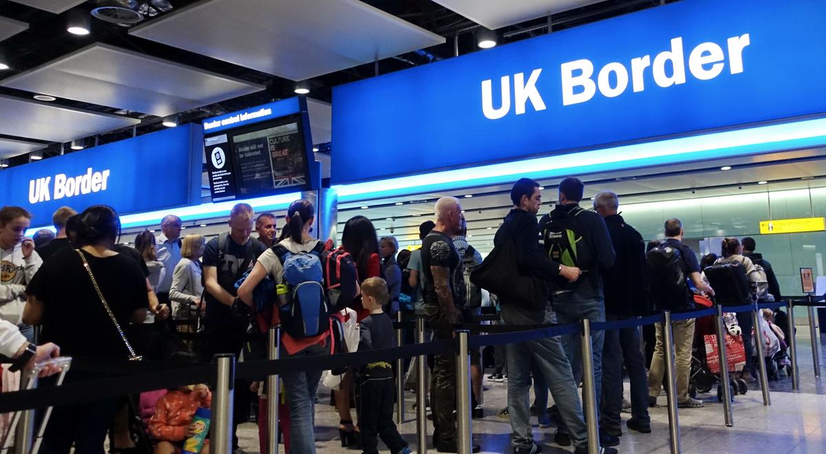 Lockdown w Wielkiej Brytanii. 5 tys. funtów kary za nieuzasadniony wyjazd za granicę