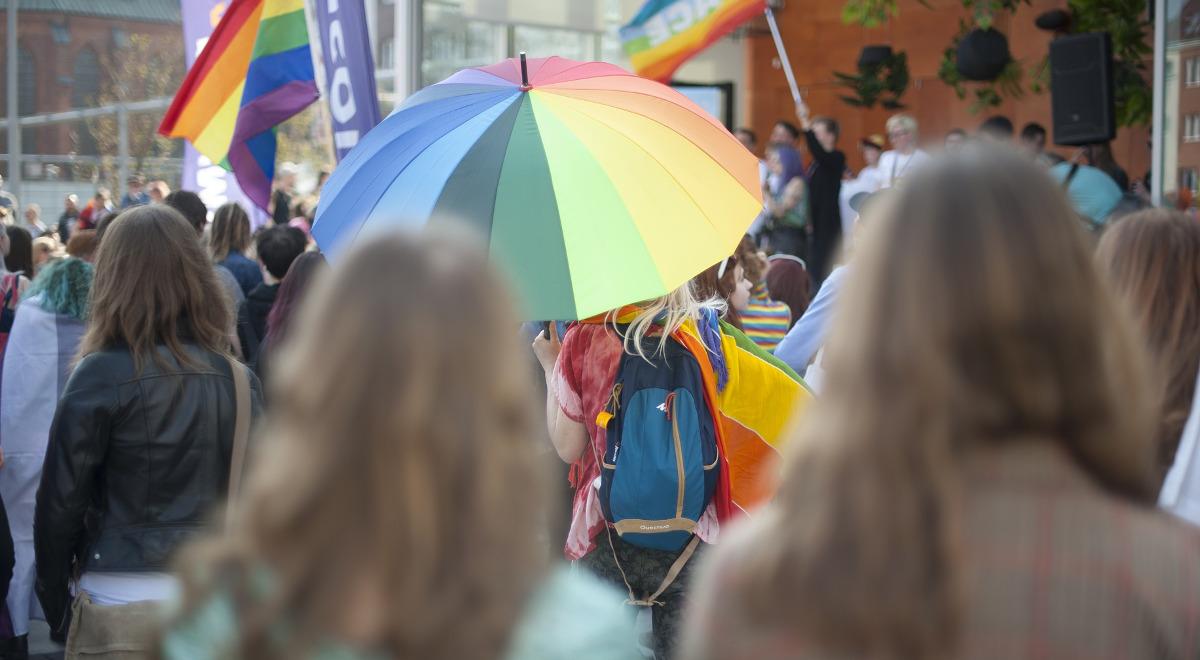 Przedszkolaki słuchaczami politycznego wiecu z agitacją LGBT. Kropiwnicki: uświadamiać wszystkich od najmłodszego