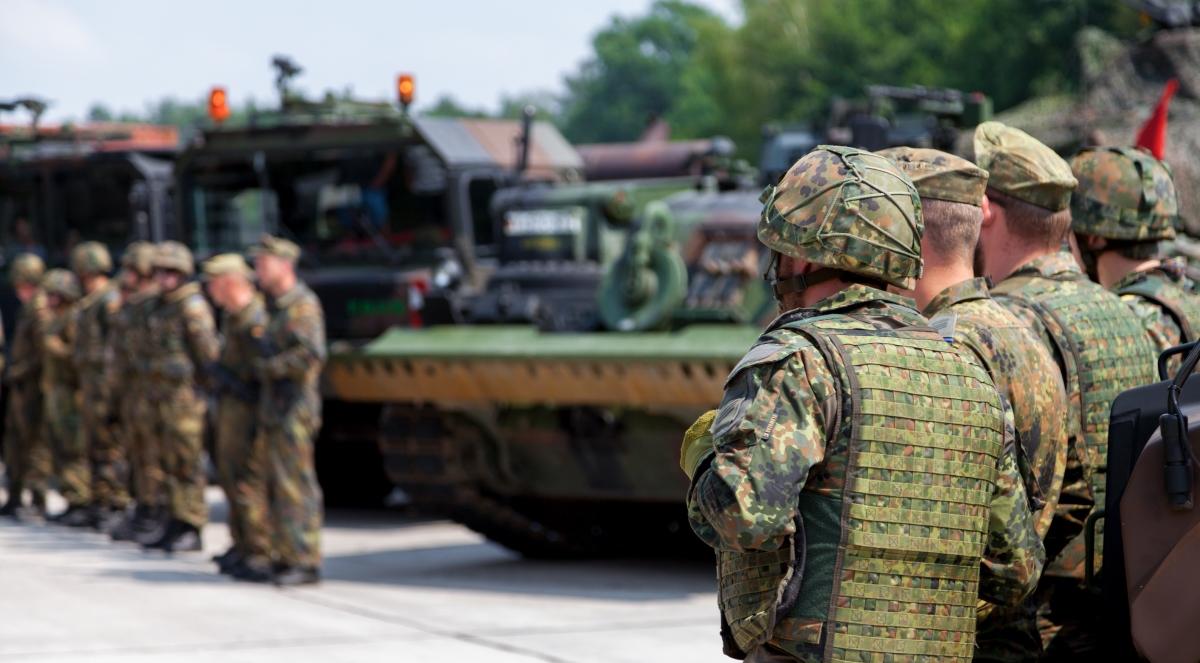 "Dostawy z opustoszałych magazynów Bundeswehry". Tak Niemcy wspierają Ukrainę