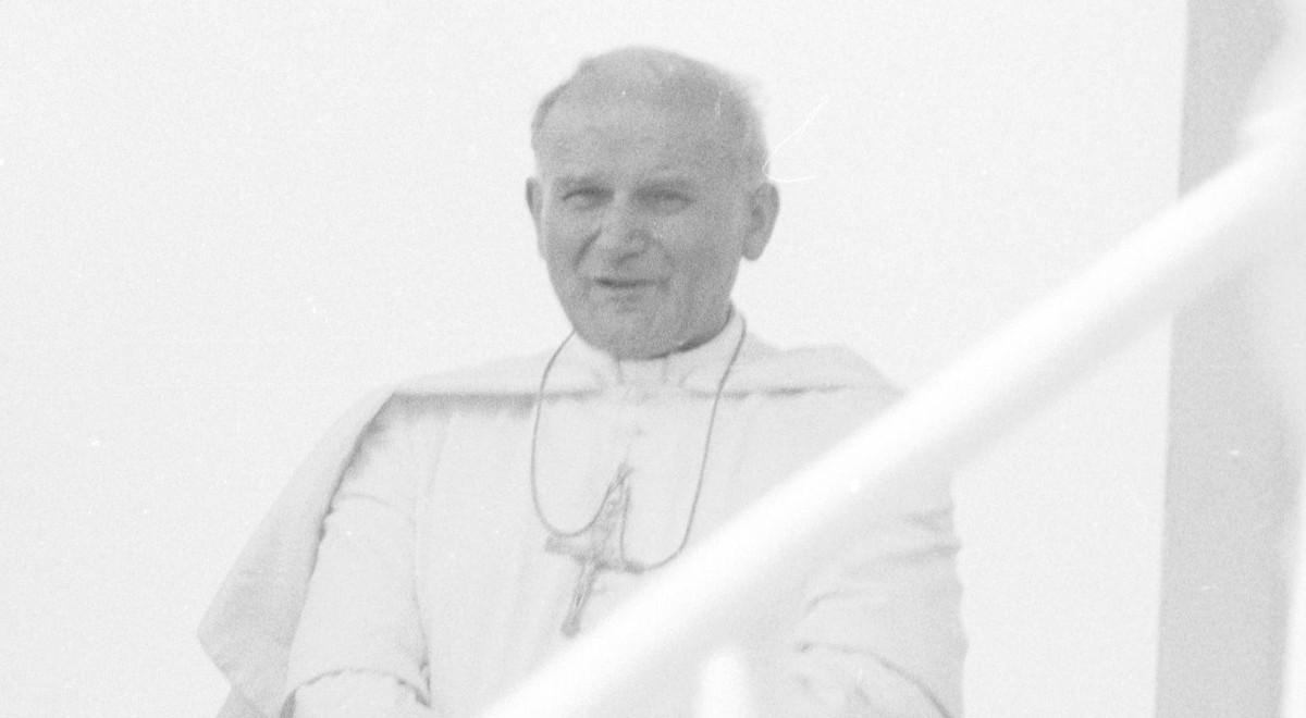 Ataki na Kościół i Jana Pawła II. Prof. Rafał Łatka wyjaśnia, jak rozumieć teczki SB