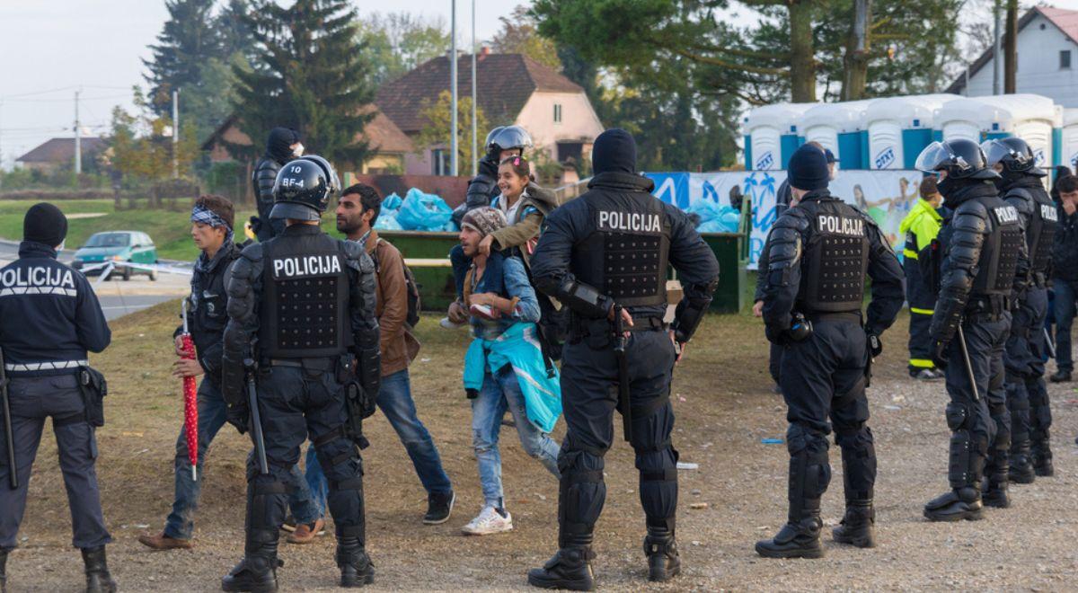 Problemy Słowenii z nielegalnymi migrantami. Ośrodki dla azylantów pękają w szwach