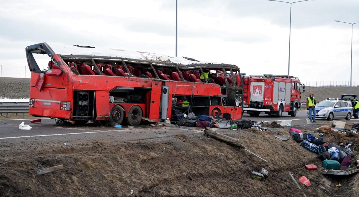 Ofiary śmiertelne i kilkudziesięciu rannych. Tragiczny wypadek autobusu na A4