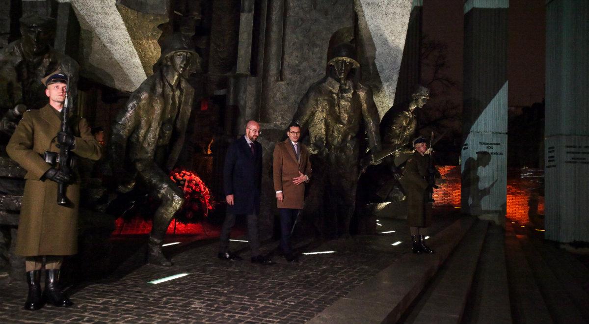 Premier i nowy szef RE oddali hołd Powstańcom Warszawskim. "Nie wolno nam o nich zapomnieć"