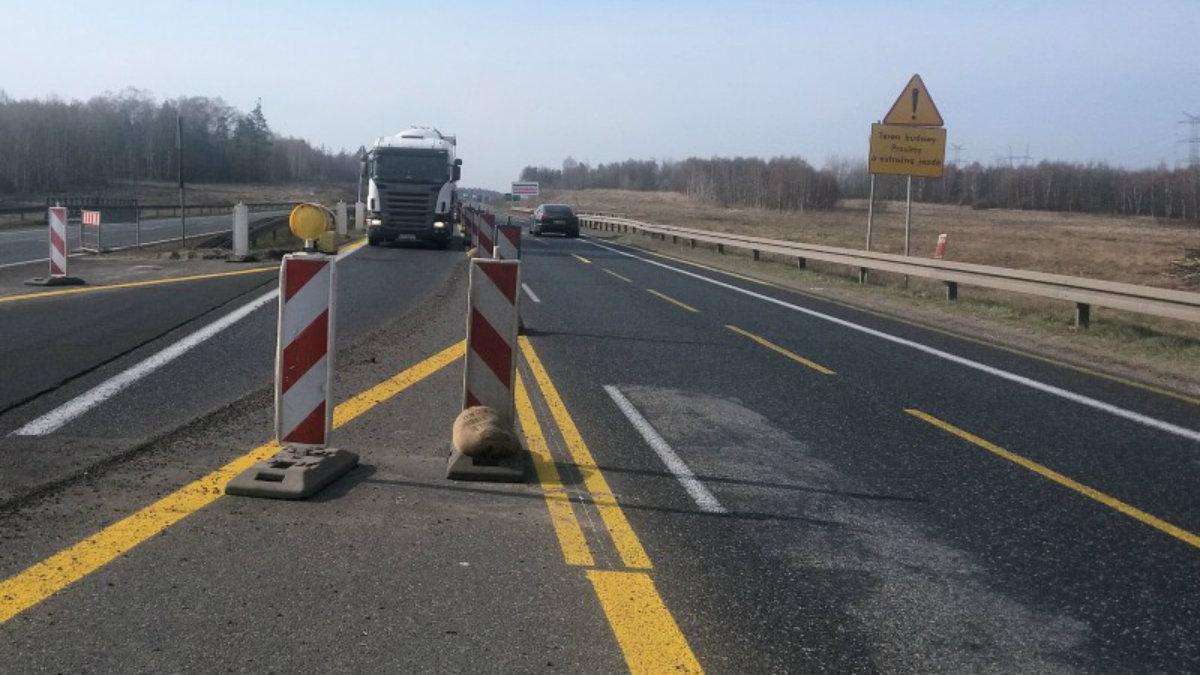 Zderzenie dwóch ciężarówek i osobówki. Autostrada A1 nad morze zablokowana