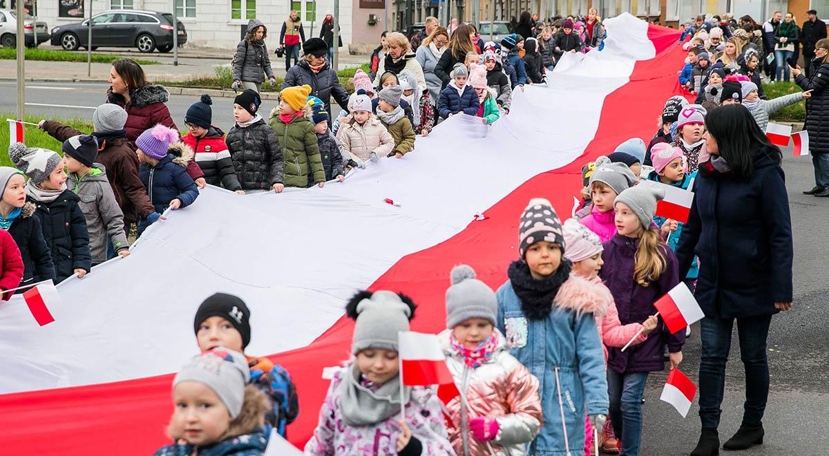 Dzień Flagi RP. IPN prezentuje niezwykłe pamiątki polskiej państwowości