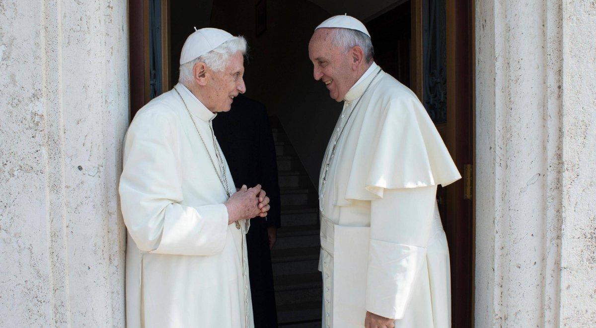 "Z głębi naszych serc". Kontrowersje wokół książki z tekstem Benedykta XVI i celibatu księży