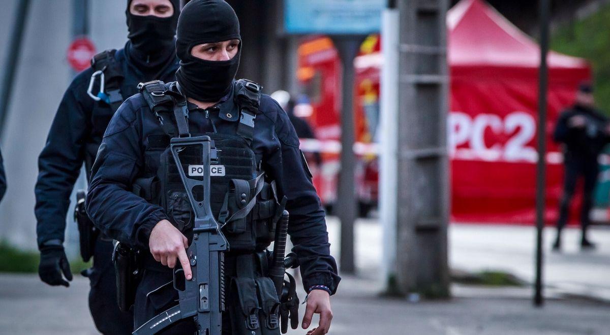 "W torbie nożownika znaleziono Koran". Nowe fakty ws. ataku pod Paryżem