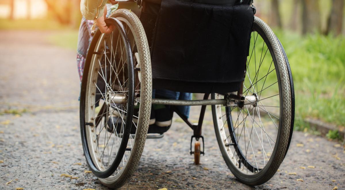 "Dla wielu osób z niepełnosprawnością to bardzo dobra wiadomość". Wiceminister rodziny o powrocie rehabilitacji