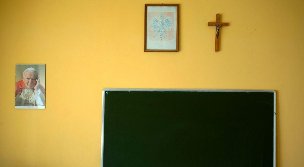 Krzyże nie znikną z wrocławskiej szkoły. "Władze publiczne powinny pozostać bezstronne w sprawach religijnych"