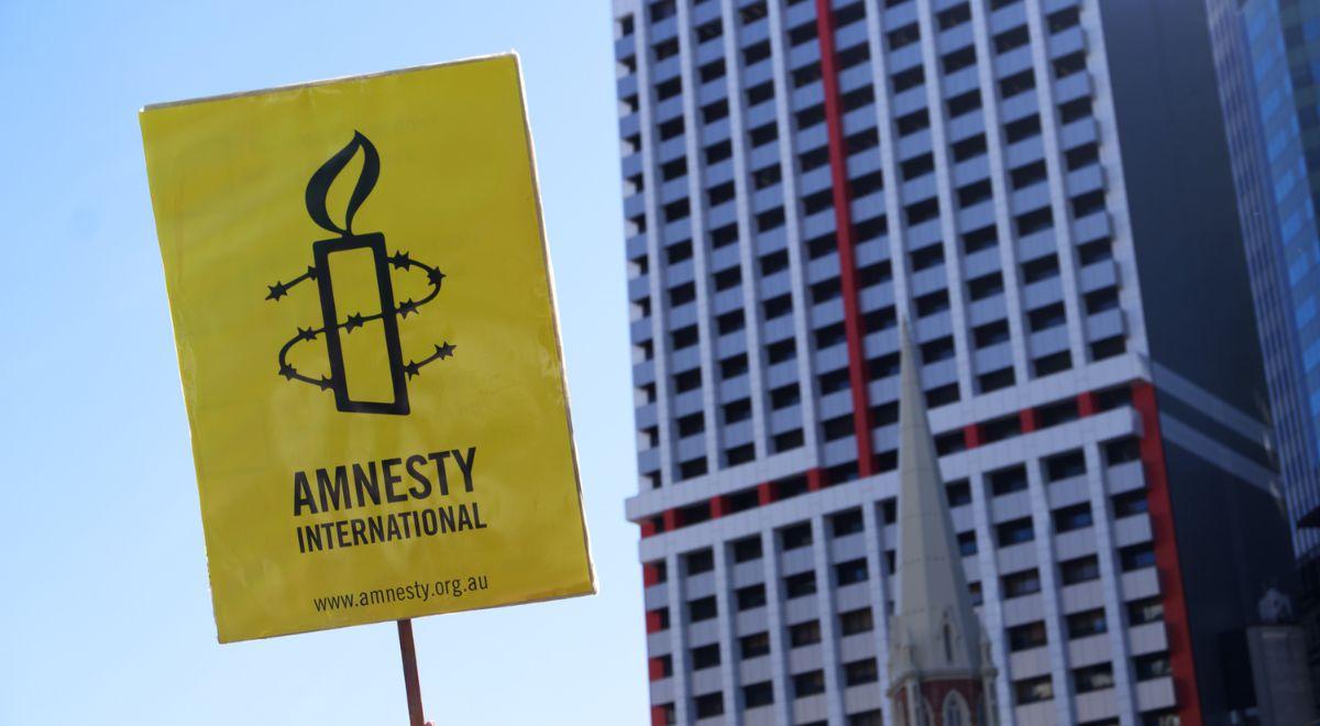 Skandaliczny raport Amnesty International. Organizacja nie przeprasza, ale "ubolewa"