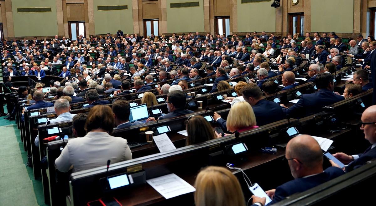Sejmowa komisja przyjęła projekt zmian w konstytucji. Chodzi m.in. o konfiskatę majątków Rosjan