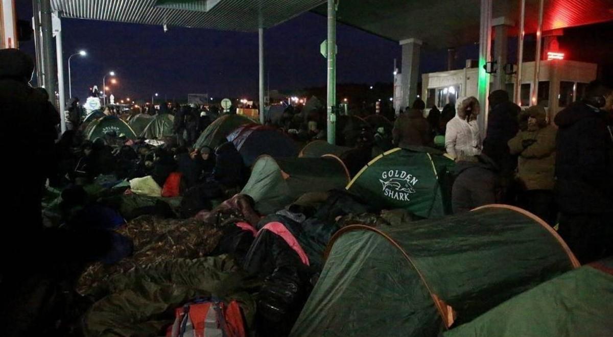 Nowe koczowisko migrantów. Las namiotów i kolejne próby sforsowania granicy