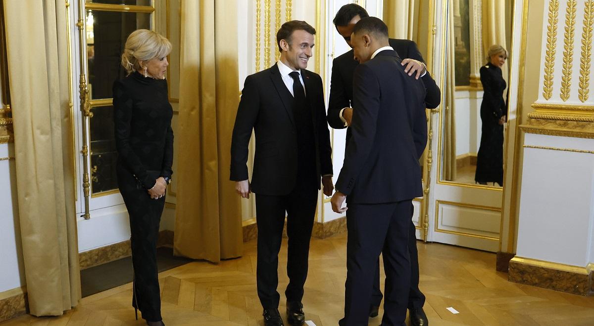 Kylian Mbappe i Emmanuel Macron - spotkanie wzbudza emocje. Prezydent zatrzyma piłkarza PSG w Paryżu?